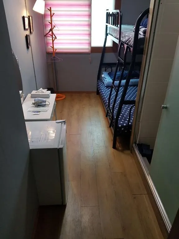 Feliz Guesthouse, Seoul Station Hostel
