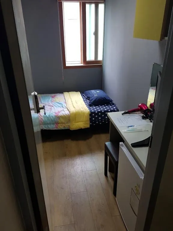 Feliz Guesthouse, Seoul Station 0*,