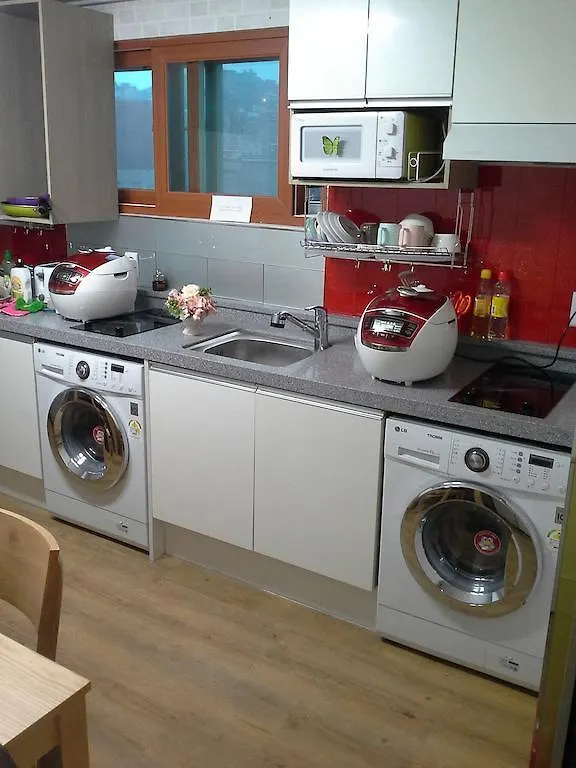 Hostel Feliz Guesthouse, Seoul Station