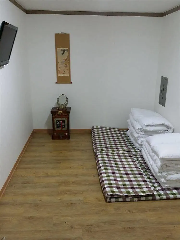 Feliz Guesthouse, Seoul Station Hostel