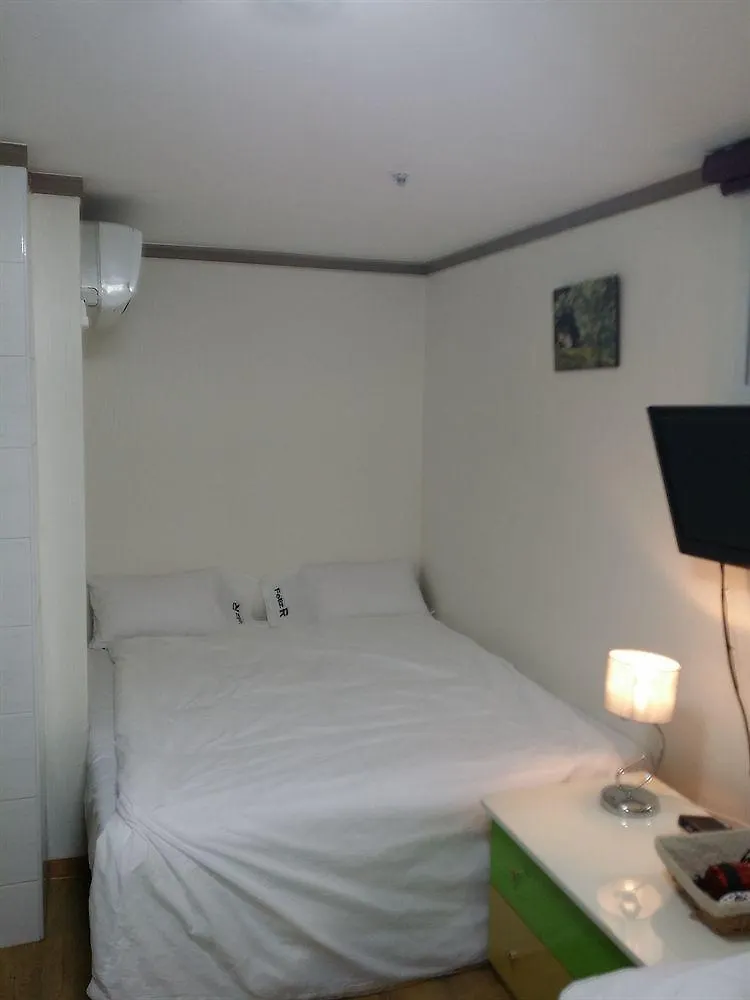 Hostel Feliz Guesthouse, Seoul Station