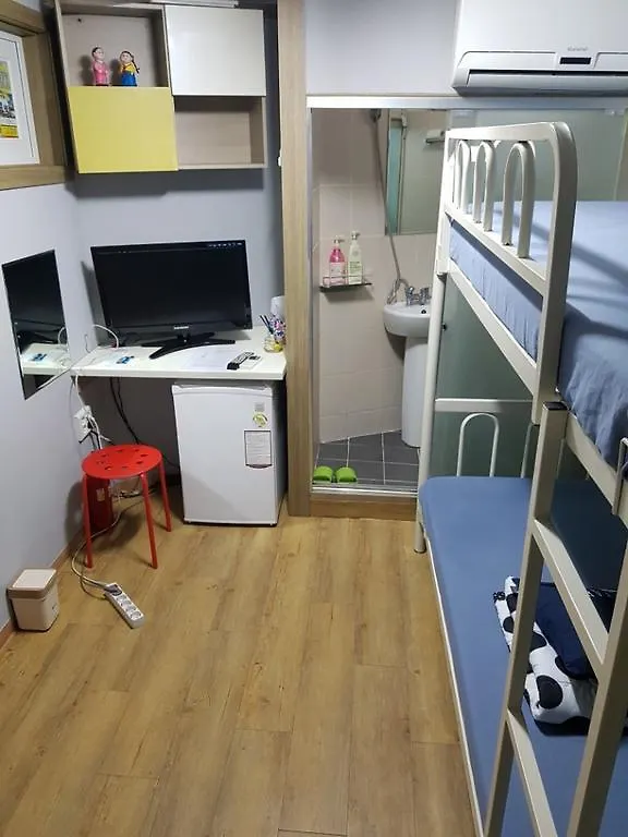 Hostel Feliz Guesthouse, Seoul Station